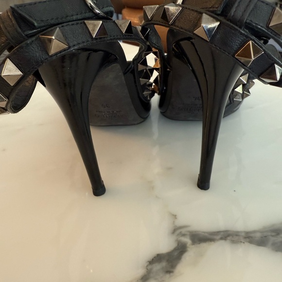Valentino rockstud perfect condition size 36. - Picture 5 of 6